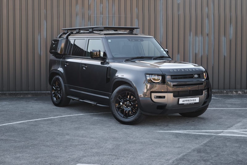 2025 Land Rover Defender 110 D250 S image 1