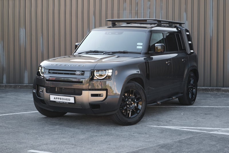 2025 Land Rover Defender 110 D250 S image 2