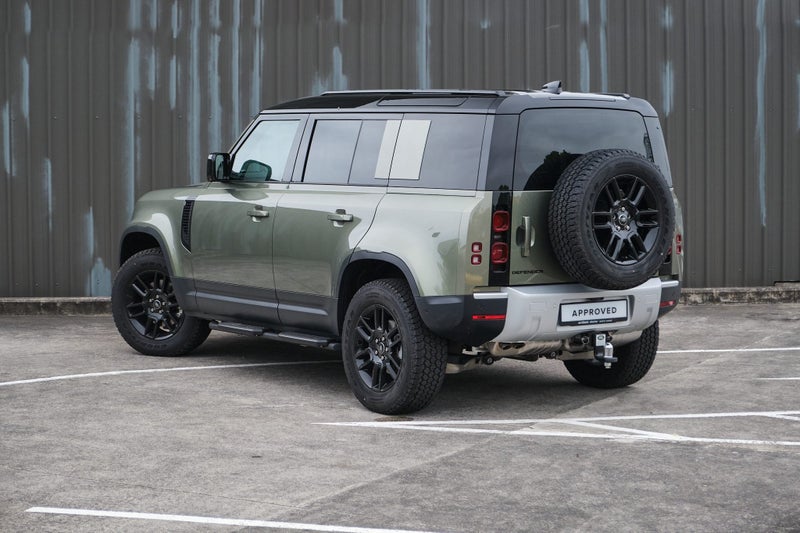 2025 Land Rover Defender 110 D250 S image 2