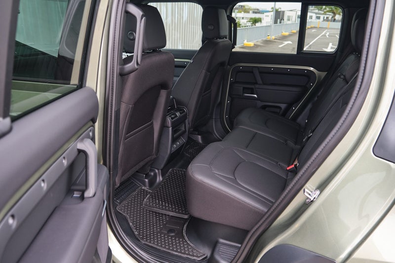 2025 Land Rover Defender 110 D250 S image 3