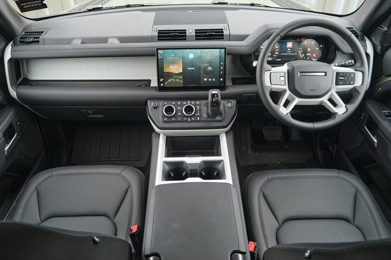 2025 Land Rover Defender 110 D250 S image 4