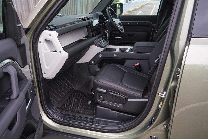 2025 Land Rover Defender 110 D250 S image 5