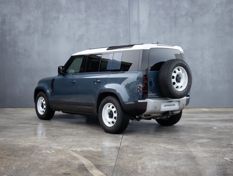 2025 Land Rover Defender 110 D250 S image 2