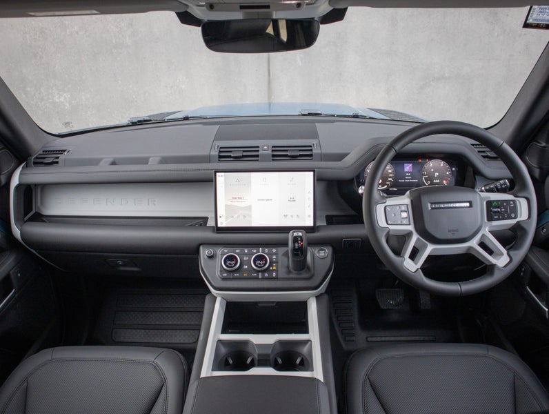 2025 Land Rover Defender 110 D250 S image 4
