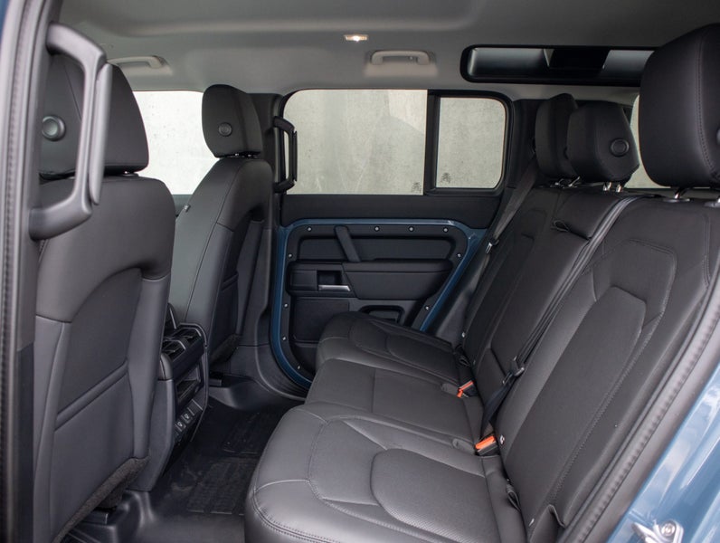 2025 Land Rover Defender 110 D250 S image 5