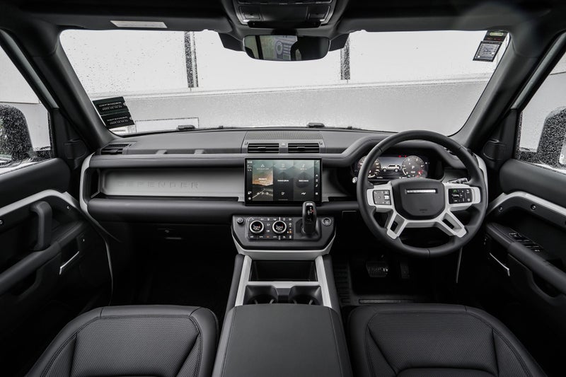 2025 Land Rover Defender 110 D250 S image 4