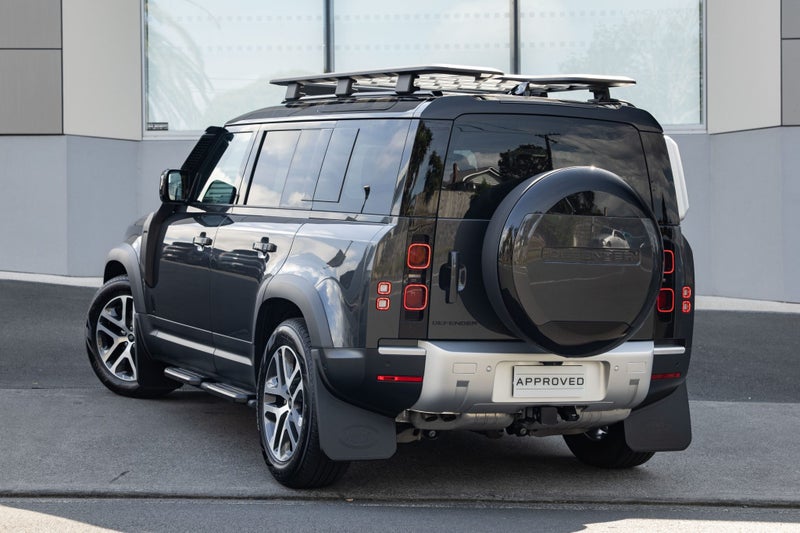 2025 Land Rover Defender 110 D250 S image 2