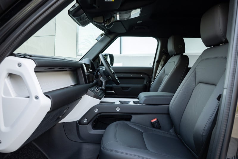 2025 Land Rover Defender 110 D250 S image 3