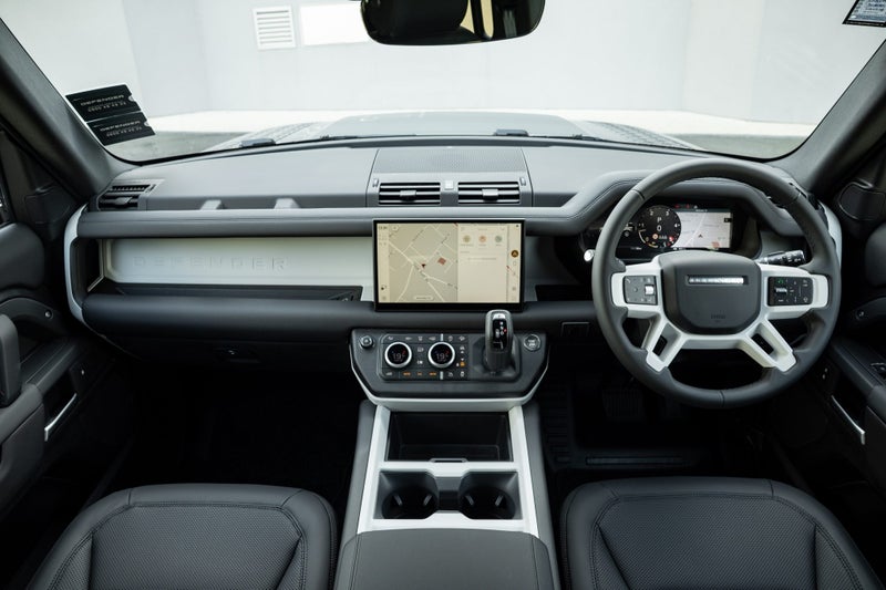 2025 Land Rover Defender 110 D250 S image 4