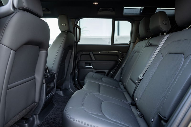 2025 Land Rover Defender 110 D250 S image 5