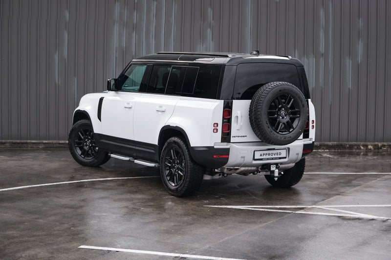 2025 Land Rover Defender 110 D250 S image 2
