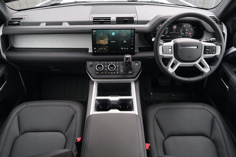 2025 Land Rover Defender 110 D250 S image 4