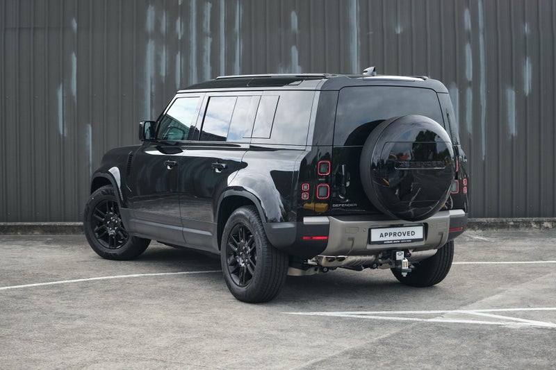 2025 Land Rover Defender 110 D250 S image 3