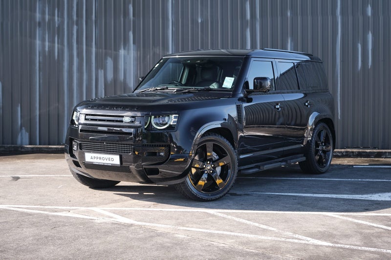 2025 Land Rover Defender 110 D300 X-Dynamic HSE image 2