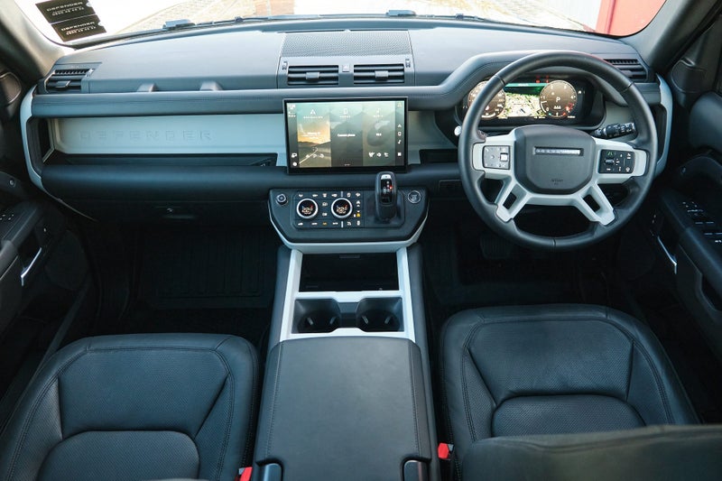 2025 Land Rover Defender 110 D300 X-Dynamic HSE image 5