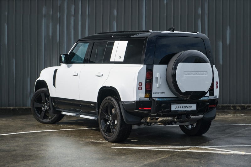 2025 Land Rover Defender 110 D300 X-Dynamic HSE image 2