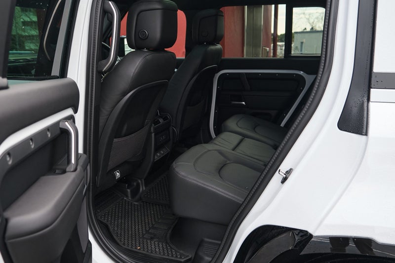 2025 Land Rover Defender 110 D300 X-Dynamic HSE image 3