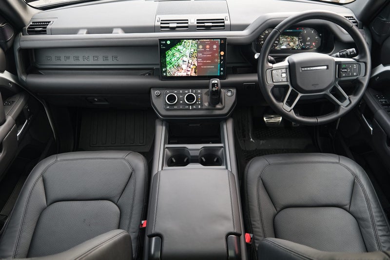 2025 Land Rover Defender 110 D300 X-Dynamic HSE image 4