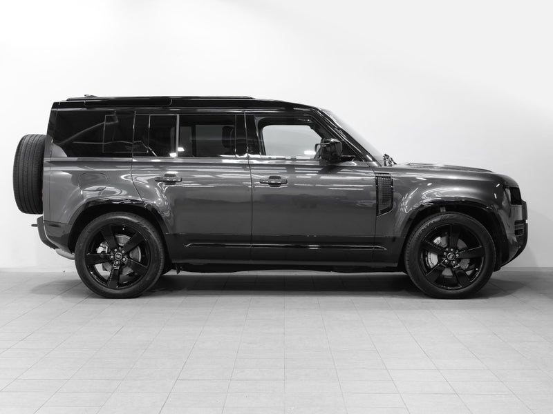 2025 Land Rover Defender 110 D300 X-Dynamic HSE image 3