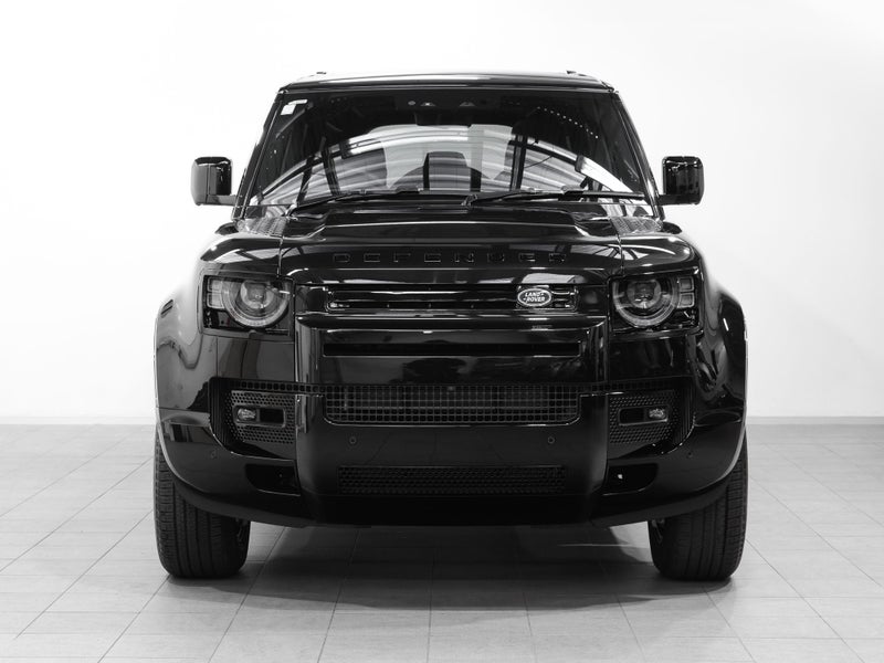 2025 Land Rover Defender 110 D300 X-DYNAMIC HSE image 2