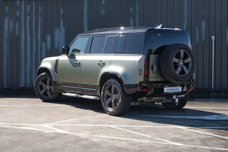 2025 Land Rover Defender 110 D300 X-Dynamic HSE image 3