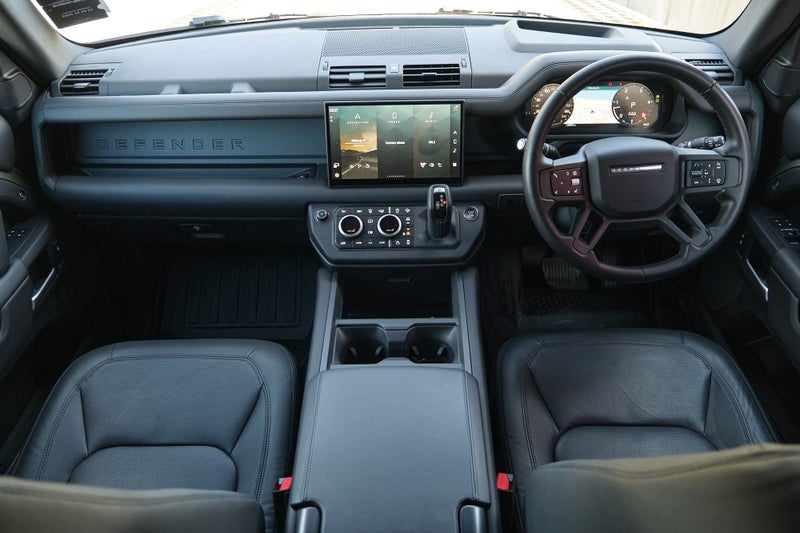 2025 Land Rover Defender 110 D300 X-Dynamic HSE image 5
