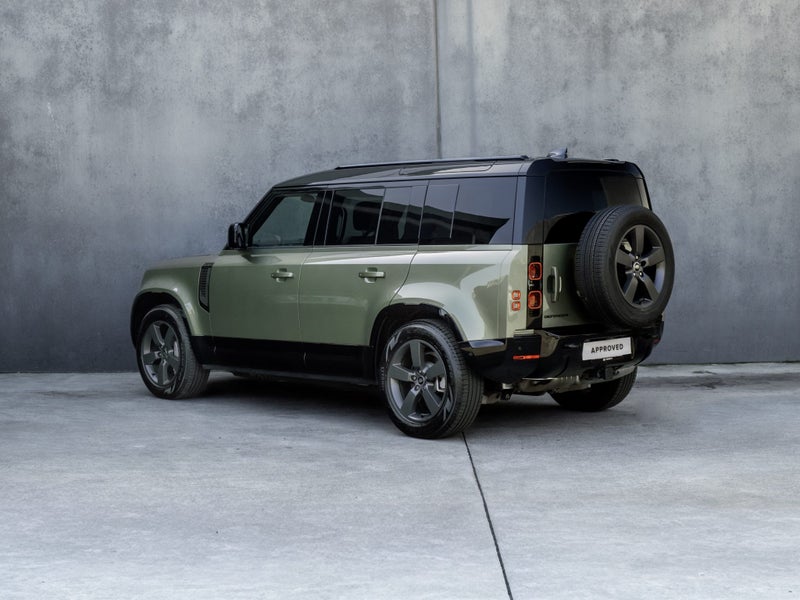 2025 Land Rover Defender 110 D300 X-Dynamic HSE image 2
