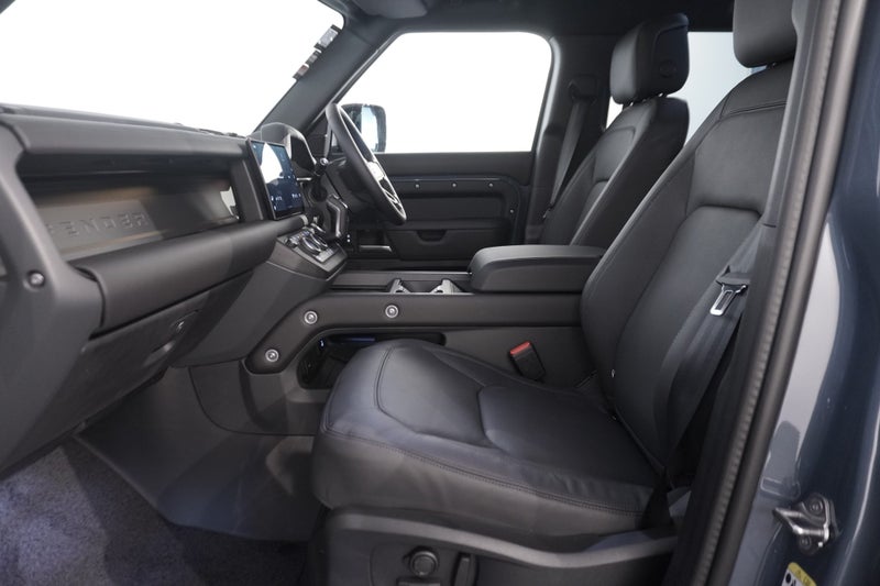 2025 Land Rover Defender 110 D300 X-Dynamic HSE... image 3