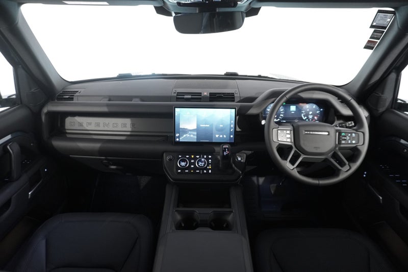 2025 Land Rover Defender 110 D300 X-Dynamic HSE... image 4