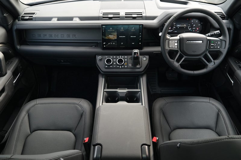 2025 Land Rover Defender 110 D300 X-Dynamic SE image 4