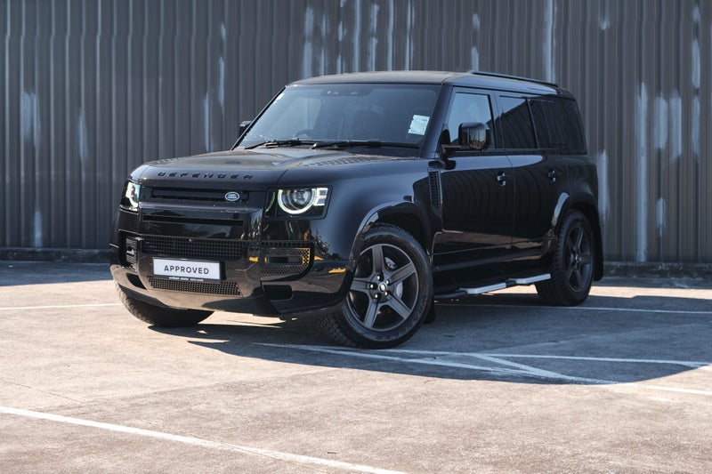 2025 Land Rover Defender 110 D300 X-Dynamic SE image 2