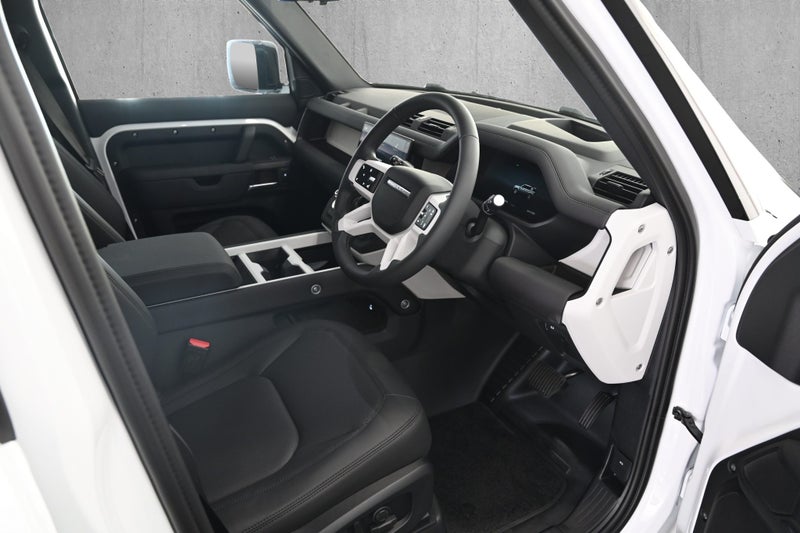 2025 Land Rover Defender 110 D300 X-Dynamic SE image 2