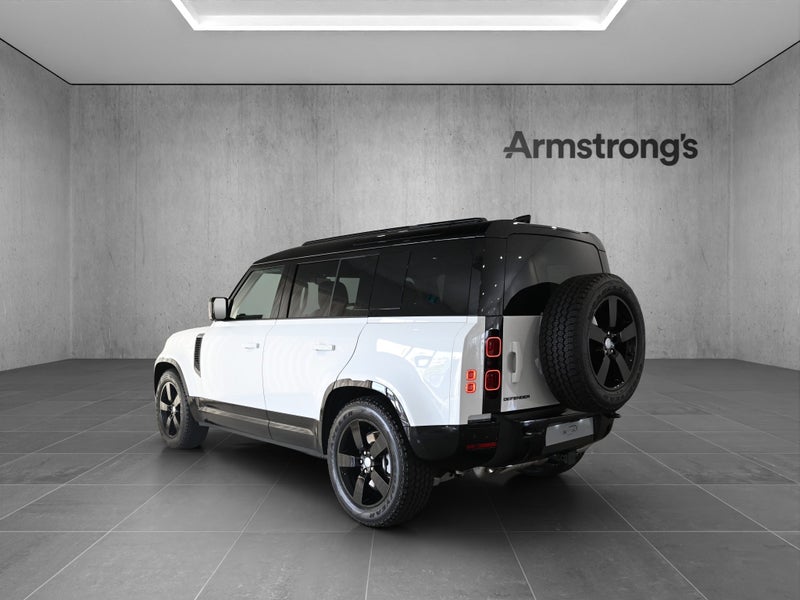 2025 Land Rover Defender 110 D300 X-Dynamic SE image 3