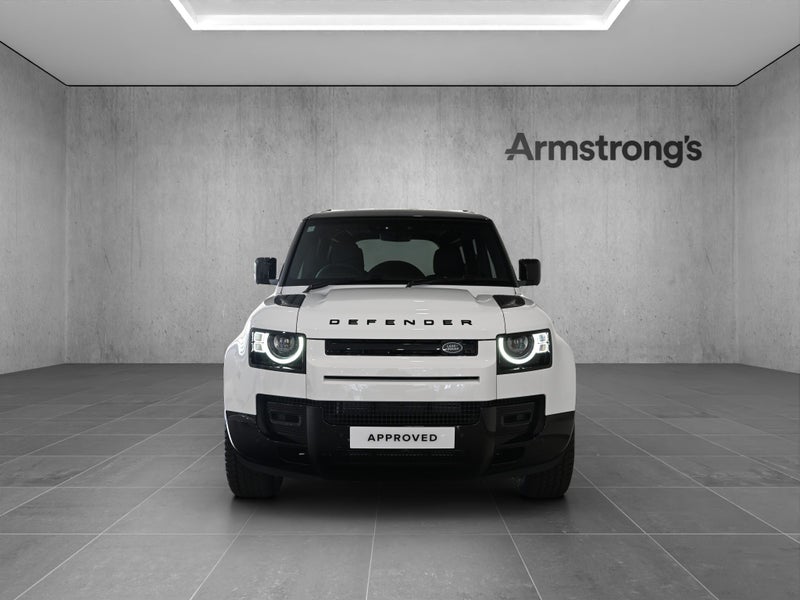 2025 Land Rover Defender 110 D300 X-Dynamic SE image 4