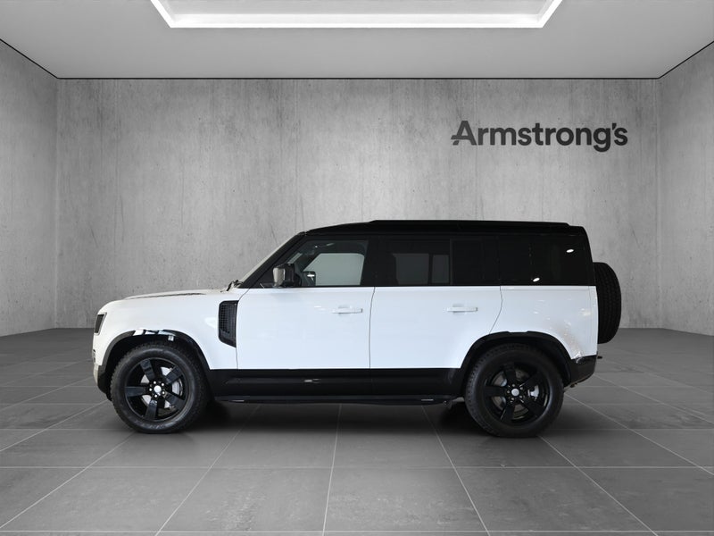 2025 Land Rover Defender 110 D300 X-Dynamic SE image 5