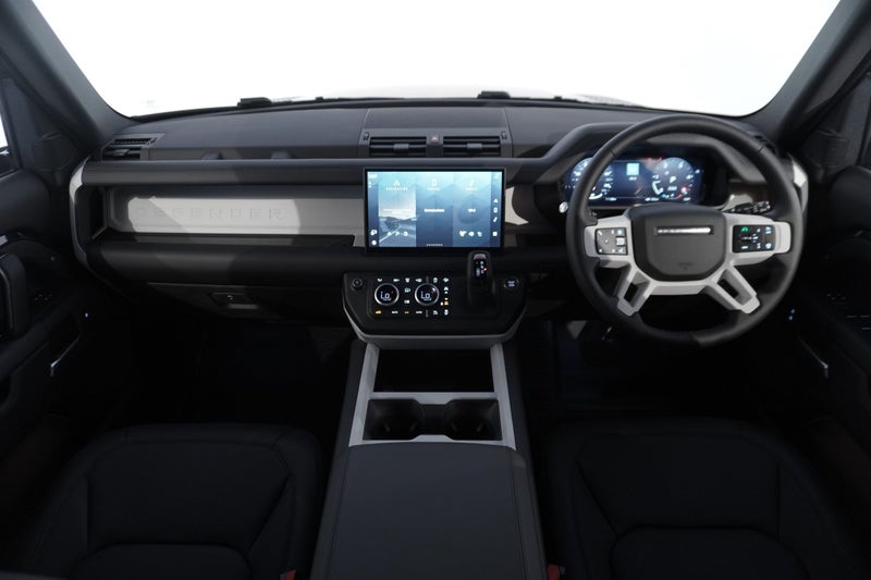 2025 Land Rover Defender 110 D300 X-Dynamic SE,... image 4