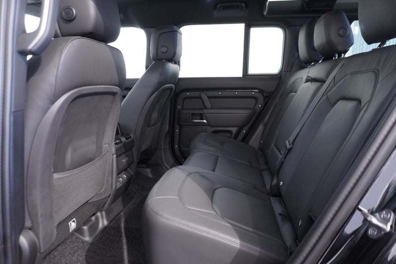 2025 Land Rover Defender 110 D300 X-Dynamic SE,... image 5