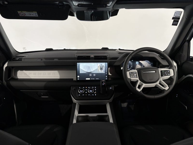2025 Land Rover Defender 110 D300 X-Dynamic Se image 4