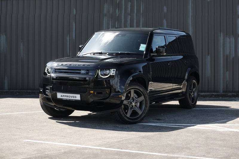 2025 Land Rover Defender 110 D300 X-Dynamic SE image 2