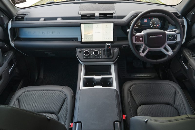 2025 Land Rover Defender 110 D300 X-Dynamic SE image 5