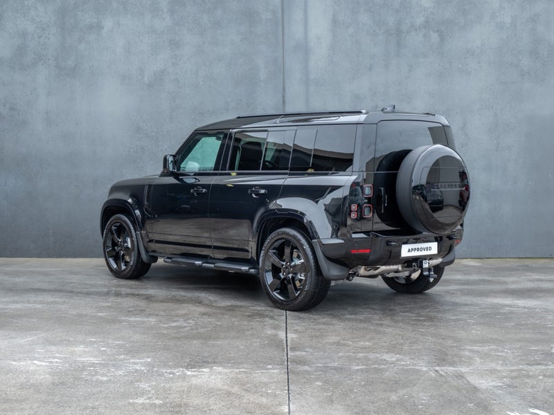 2025 Land Rover Defender 110 D350 X-Dynamic HSE image 2