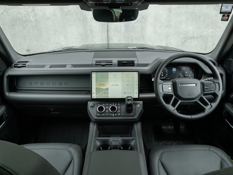 2025 Land Rover Defender 110 D350 X-Dynamic HSE image 4