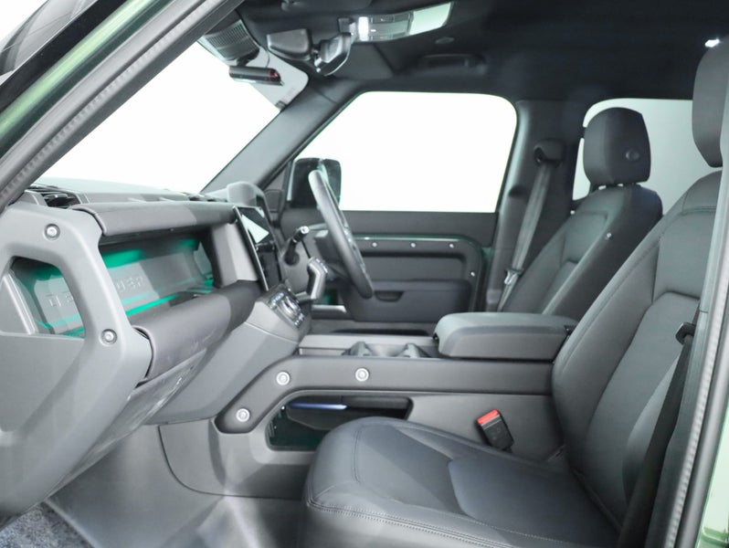 2025 Land Rover Defender 110 D350 X-DYNAMIC SE,... image 3