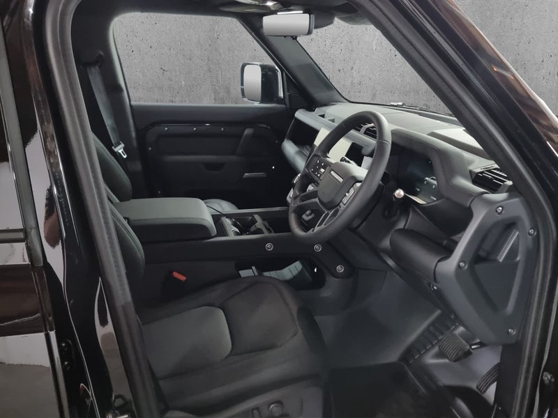 2025 Land Rover Defender 110 D350 X-Dynamic SE image 2