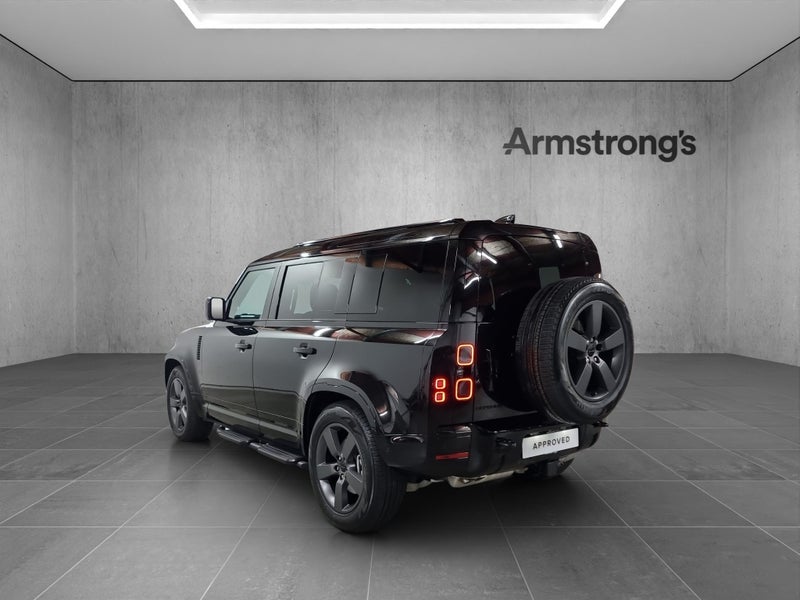 2025 Land Rover Defender 110 D350 X-Dynamic SE image 3