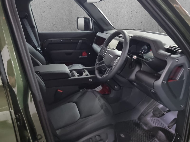 2025 Land Rover Defender 110 D350 X-Dynamic SE image 2