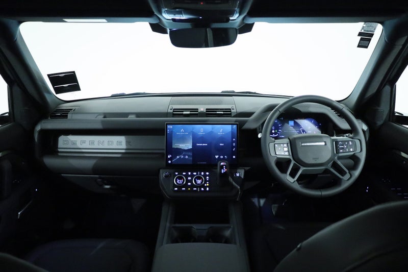 2025 Land Rover Defender 110 D350 X-DYNAMIC SE,... image 4