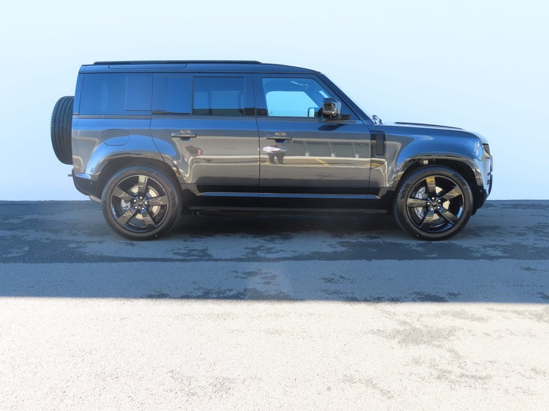 2025 Land Rover Defender 110 D350 X-Dynamic SE image 2