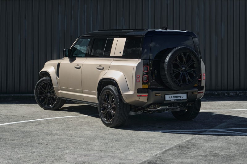 2025 Land Rover Defender 110 P635 OCTA image 2
