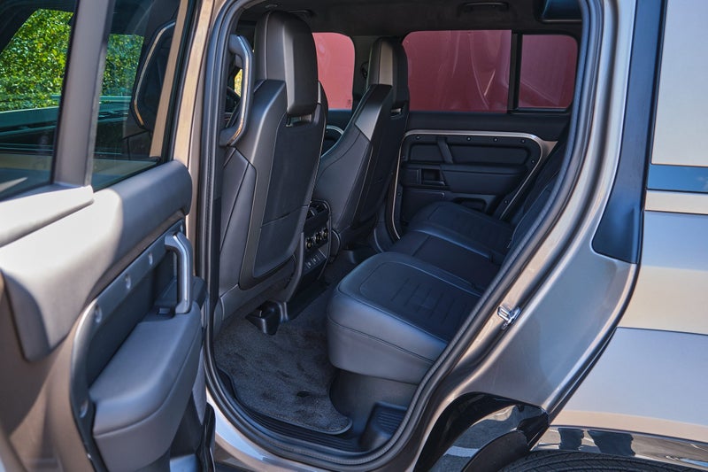 2025 Land Rover Defender 110 P635 OCTA image 5